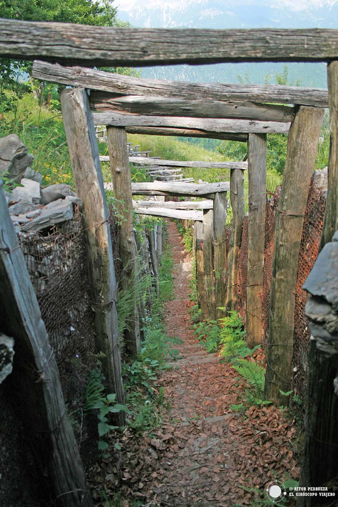 Antiguas trincheras en el valle de Soca, hoy museo al aire libre