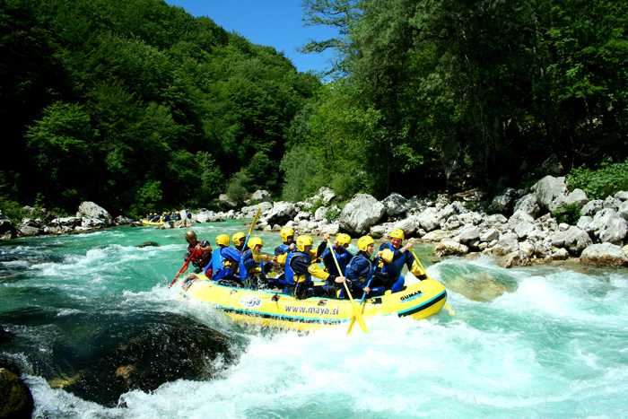 Rafting en el río Soca de Eslovenia