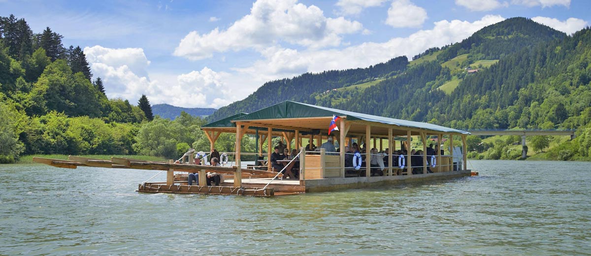 Rafting en balsas de madera por el río Drava